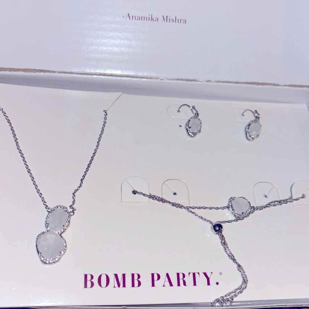 RBP4891 Snowflake Wonder Glam Box by Bomb Party